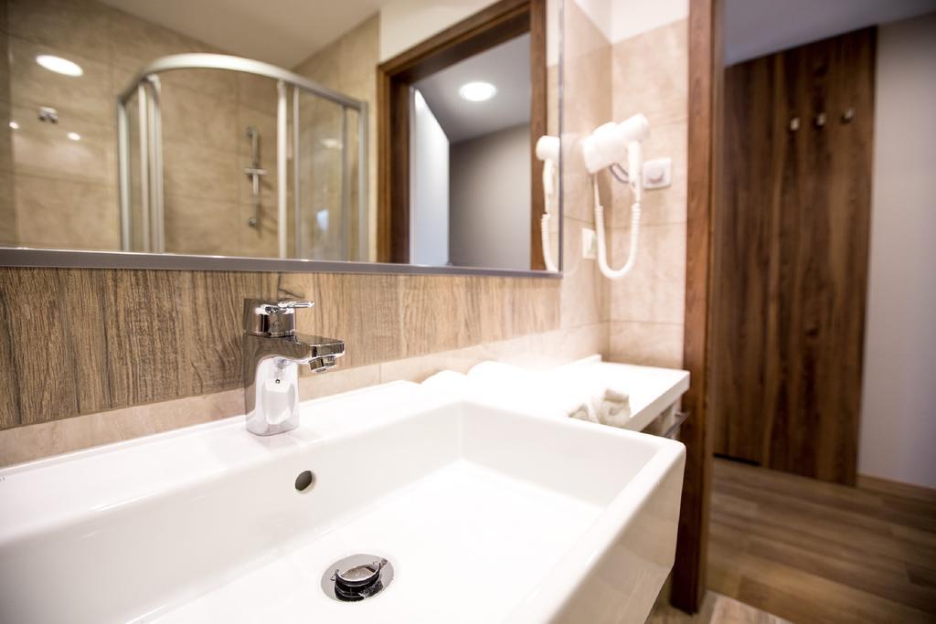 Mineral Hotel Malinowy Raj Solec-Zdrój Dış mekan fotoğraf
